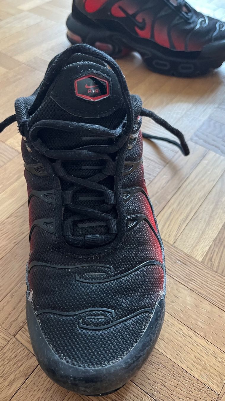 Nike Scarpe per ragazzi: Nike Air Max Plus Grösse 33.5 – Usato da Zürich venduto da Estorelle