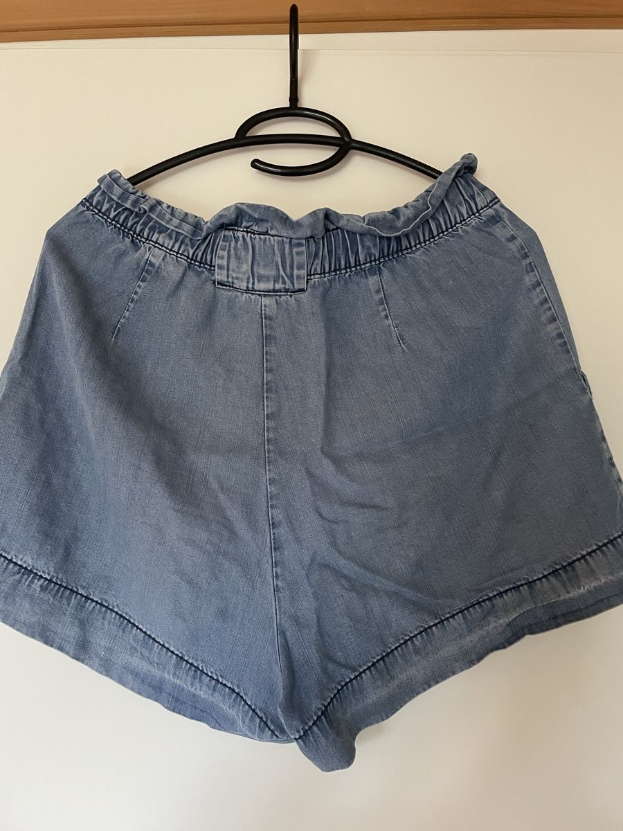 H&M Pantaloni: Damen Jeansshorts blau mit Elastikbund – Usato da Schwanden Sigrisw venduto da jan_iine 2