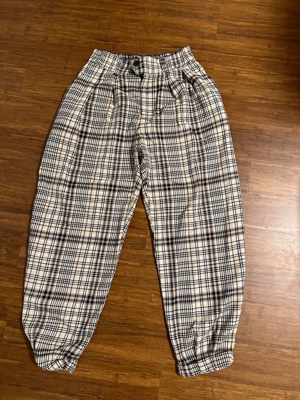 Bershka Pantaloni: Bershka Stoffhose Grösse 36 – Usato da Busswil venduto da billib