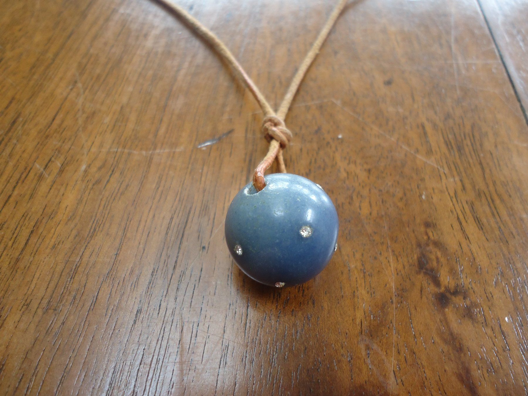 Catenine: Collier en cuir avec perle verre et strass – Usato da Vessy venduto da mafabe 1