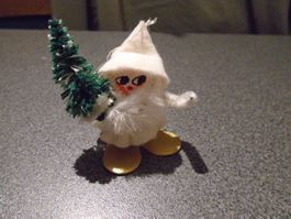 Wichtel mit Christbaum, weiss