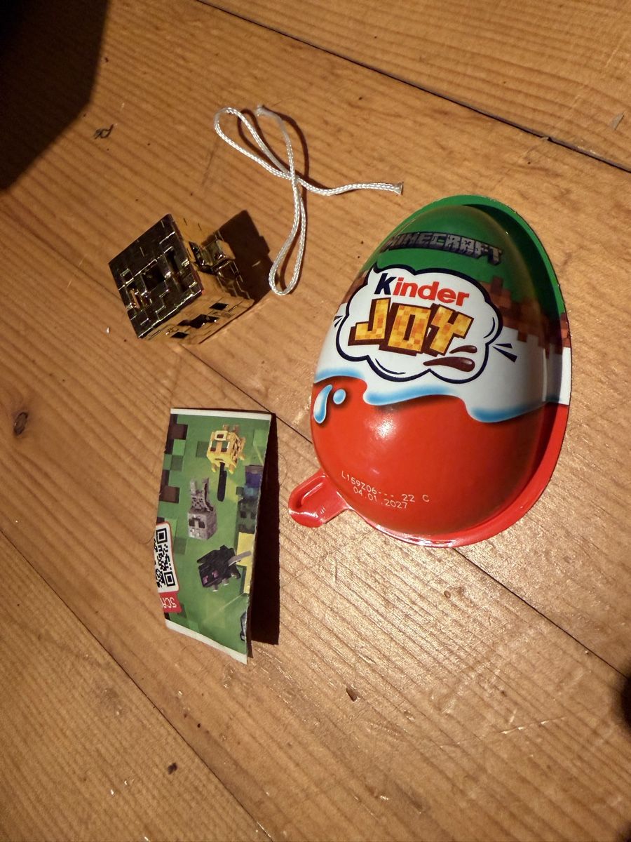 Jouets: Minecraft, bloc d’or, Kinder Joy  – Neuf avec emballage d'origine à Rochefort par ise_c7lc