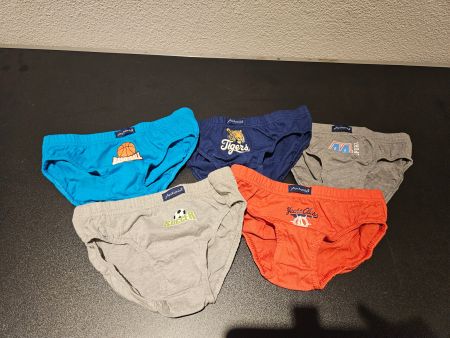Neu - Unterhosen für Jungs 6-8 Jahre (ohne Verp.)