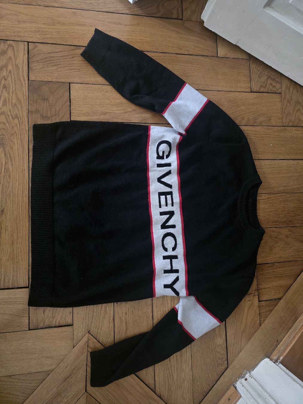 Maglioni & Felpe: Schwarzer Givenchy Pullover - Stylisch für den Winter! – Usato da Zürich venduto da nara13