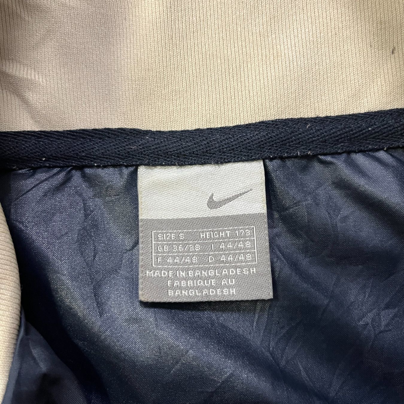 Nike Giacche: Vintage Nike Trackjacket (S) – Nuovo (secondo la descrizione) da Chamoson venduto da Sapoloshop 2