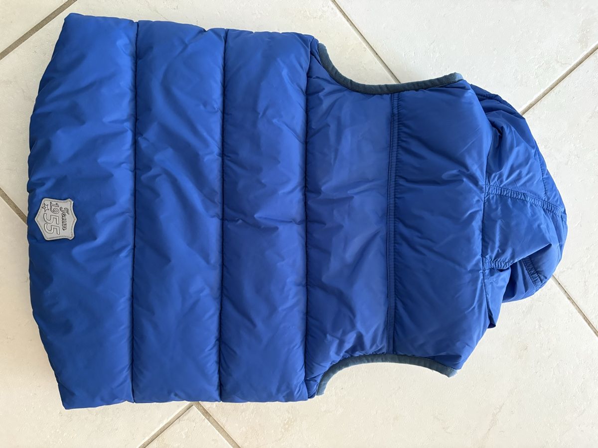 Altro abbigliamento per bambino: Weste blau mit Kapuze Grösse 122  – Usato da Tägerig venduto da Jazz_87 4