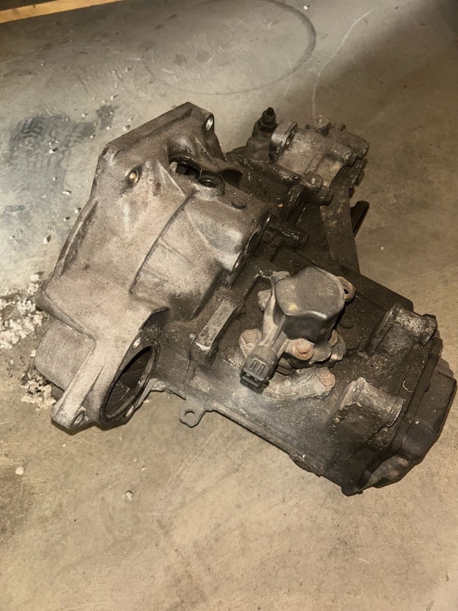 Volkswagen Tutti pezzi di ricambio auto: VW Golf2 Getriebe  – Usato da Gampelen venduto da ste_r6hj 2