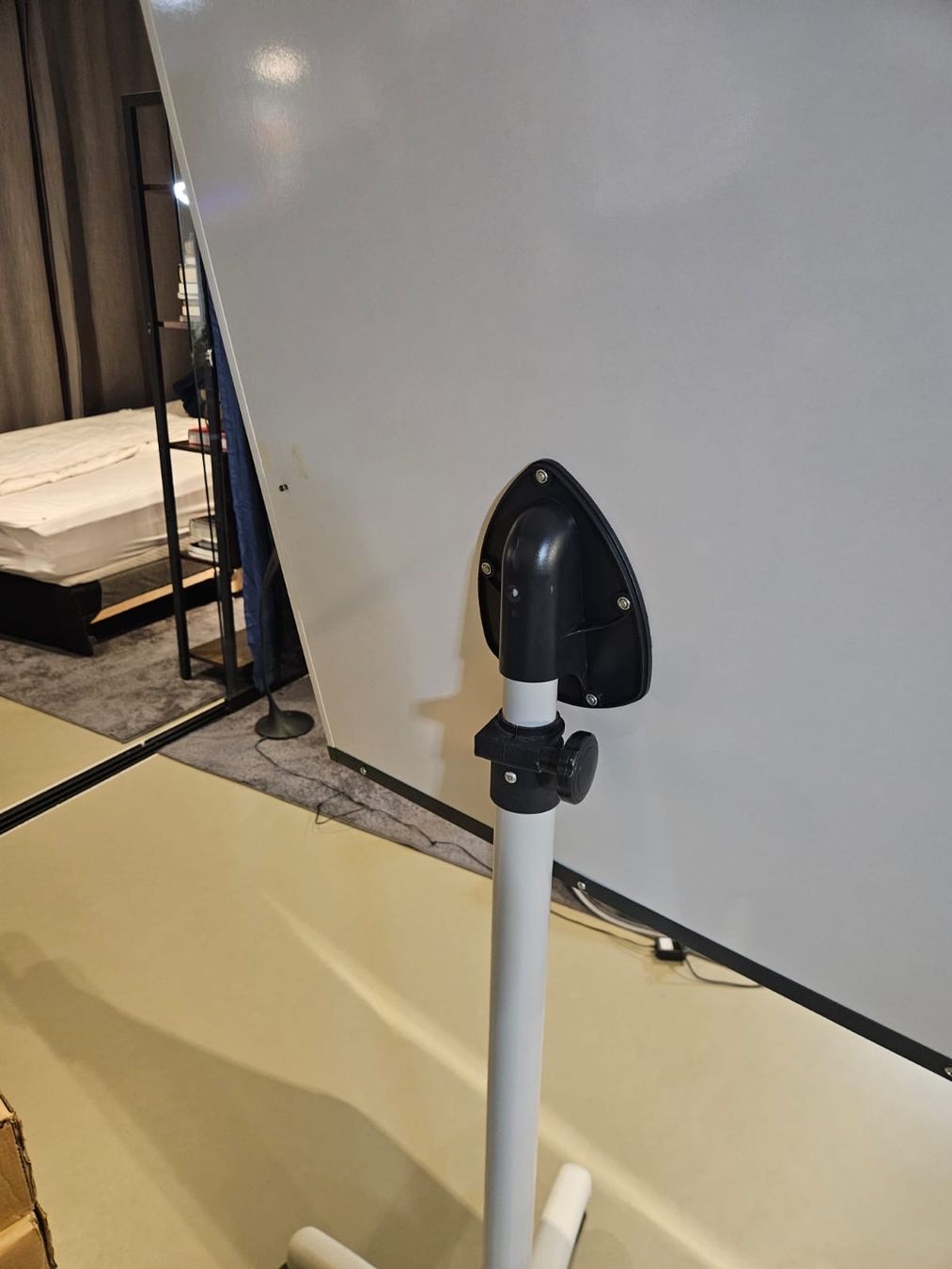 Allestimento di negozi e stand fieristici: MAUL Flipchart mobil Ständer weiss – Usato da Dübendorf venduto da RaulWies 2