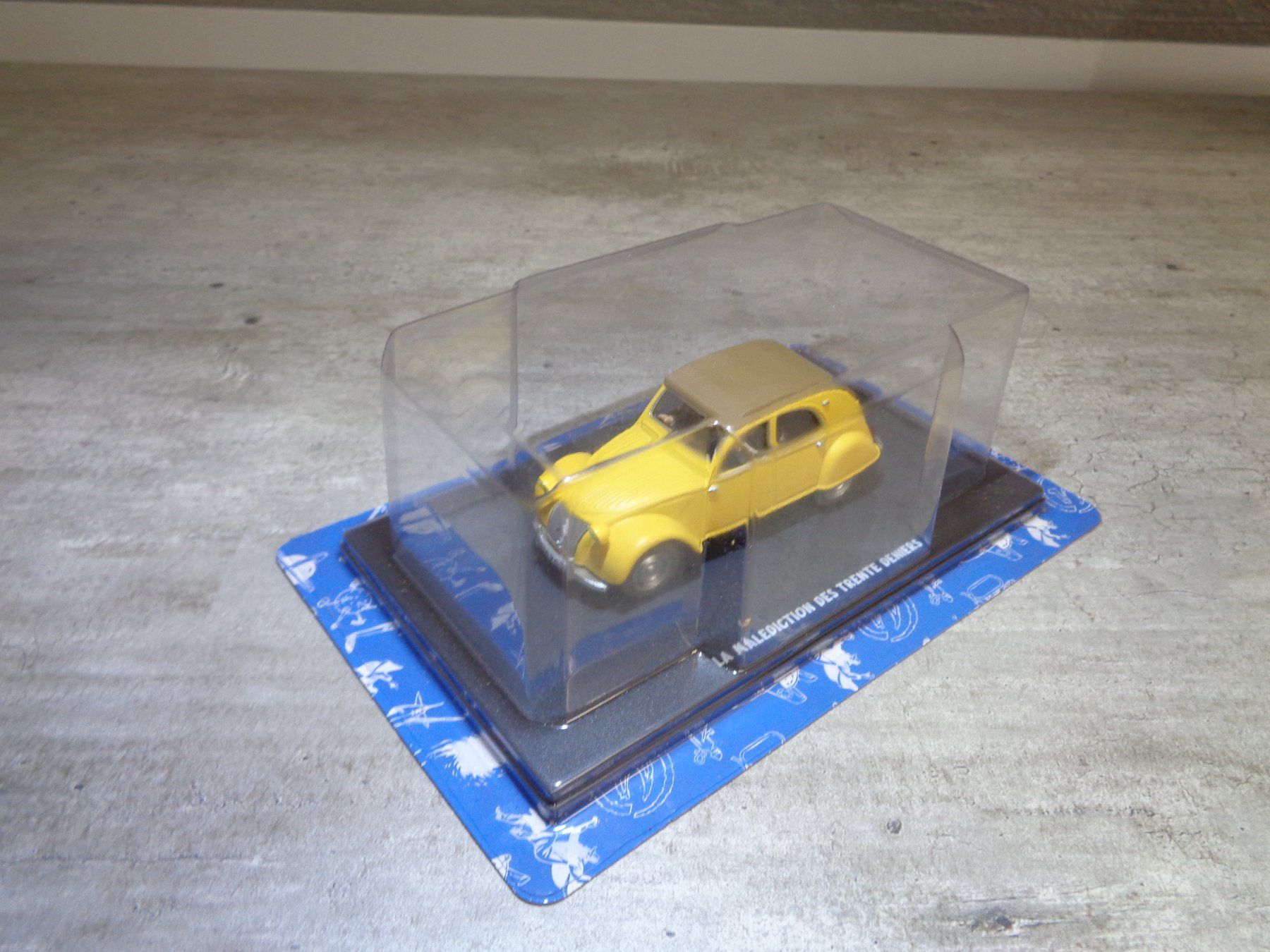 Citroën Modellautos: Hachette 1:43 Blake et Mortimer Citroën 2CV – Neu und originalverpackt aus Reconvilier von rallycar 7
