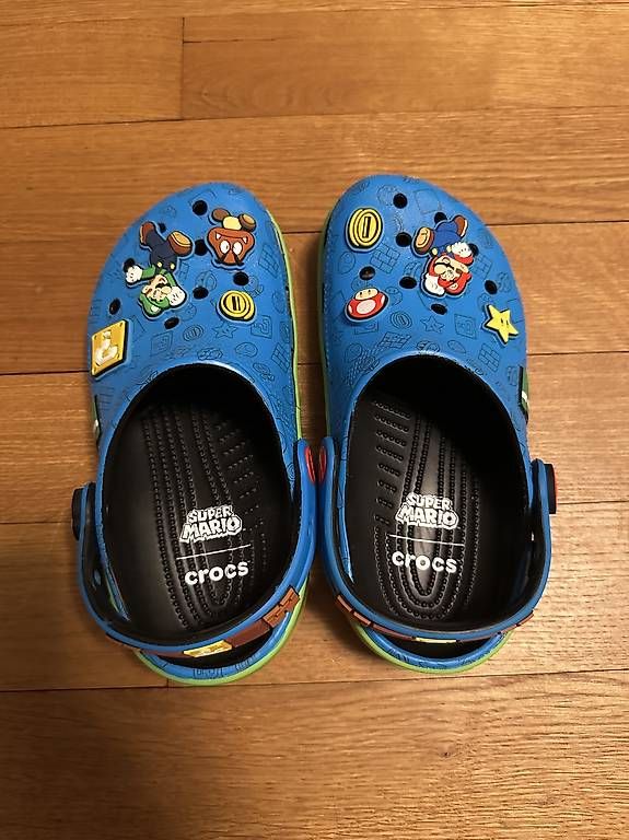 Schuhe für Jungen: Crocs Unisex Kinder Super Mario – Neu und originalverpackt aus Basel von schdeeefii