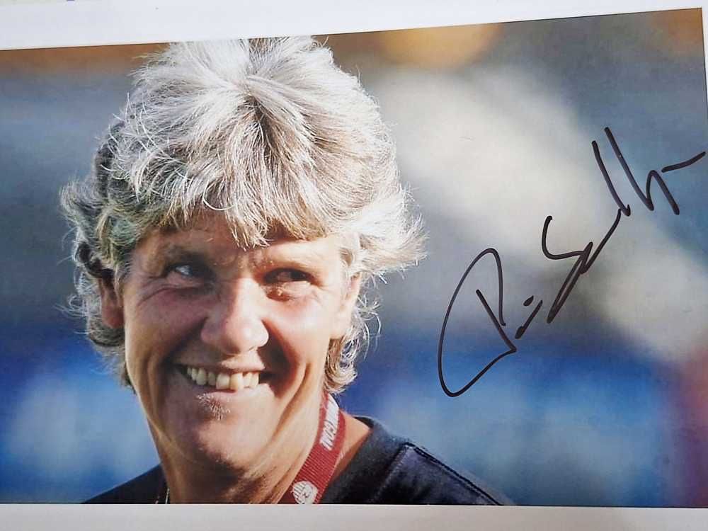 Autogramme: Pia Sundhage - Trainerin Schweizer Nati - Original Autogramm – Gebraucht aus Kaisten von Simpsons4