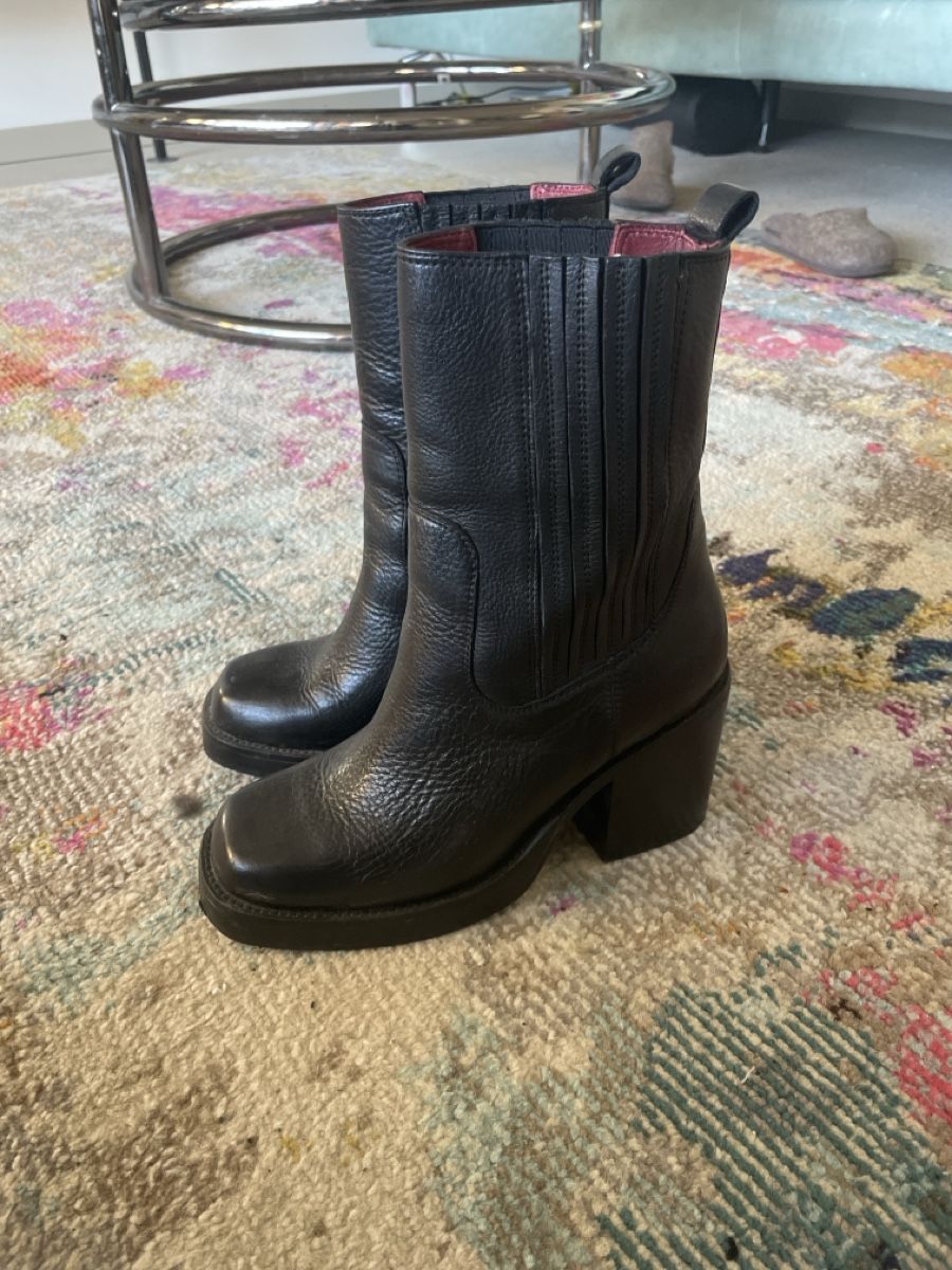 Scarpe da donna: schwarze Stiefel mit Absatz – Usato da Zürich venduto da balilife 1