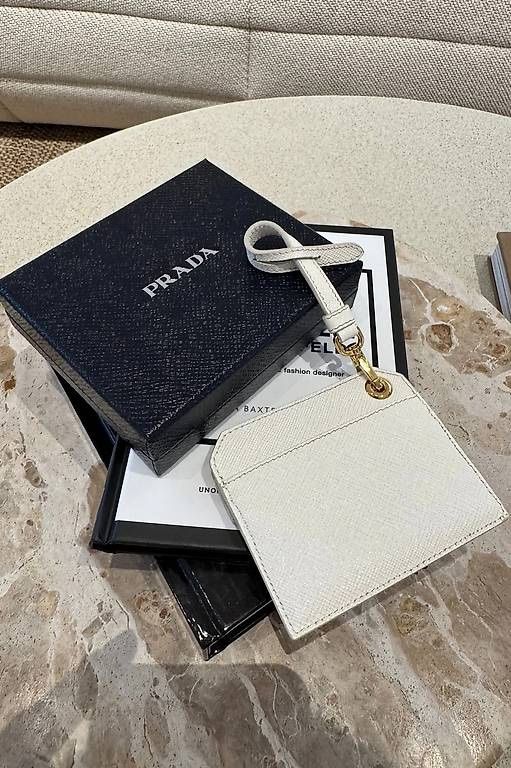 Prada Portafogli: PRADA GELDBÖRSE / TASCHENANHÄNGER – Nuovo (secondo la descrizione) da Schwyz venduto da bofb 1