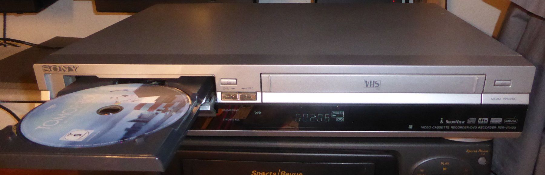 Sony Registratori: Sony Videorecorder VHS DVD Combi Recorder RDR-VX420E – Usato da Männedorf venduto da livesteam