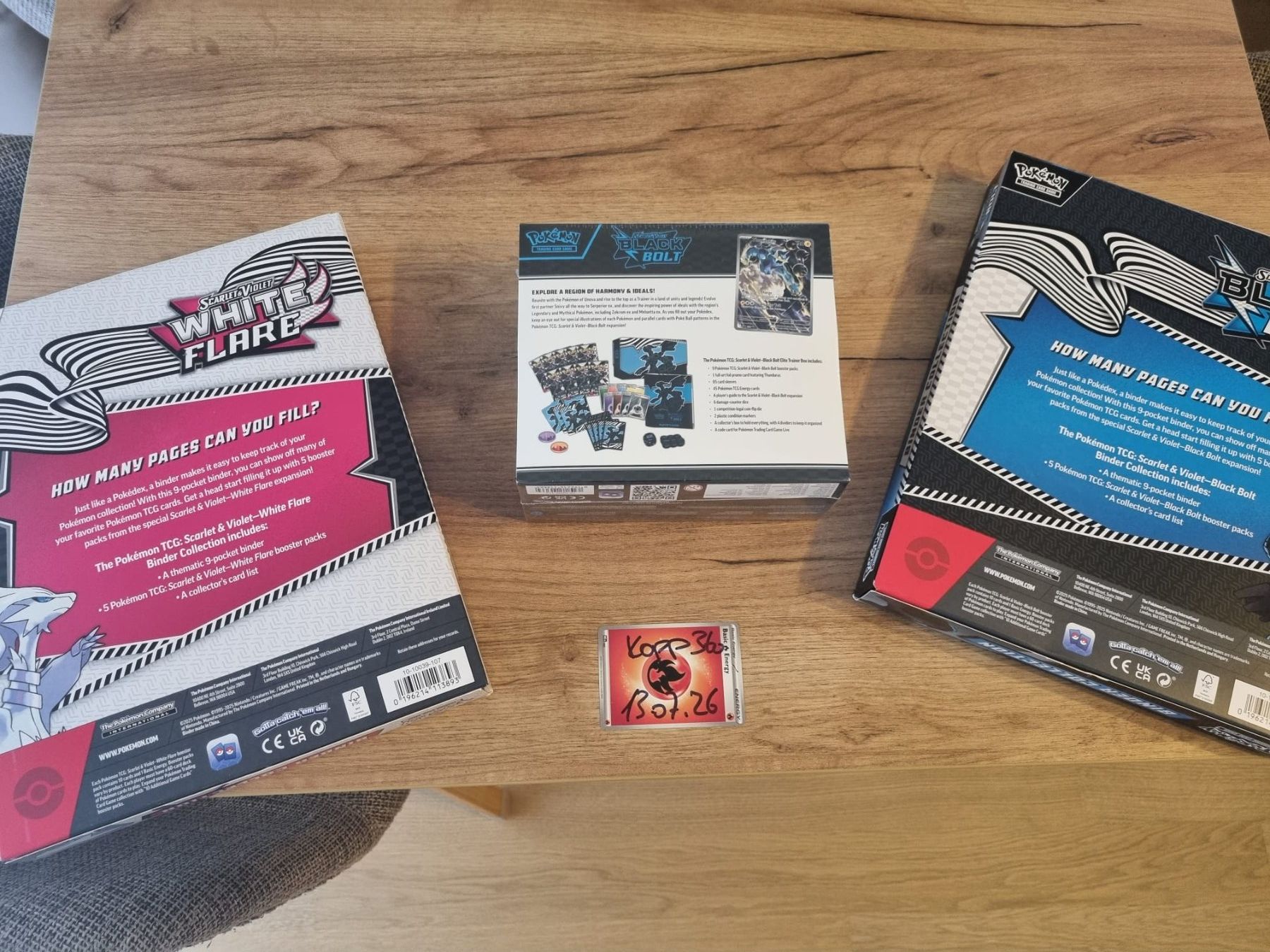 Pokémon Carte collezionabili: ETB Black Bolt + 2 Binder Collection + 3 Poster Collection – Nuovo e nell'imballaggio originale da Horw venduto da kopp360 1
