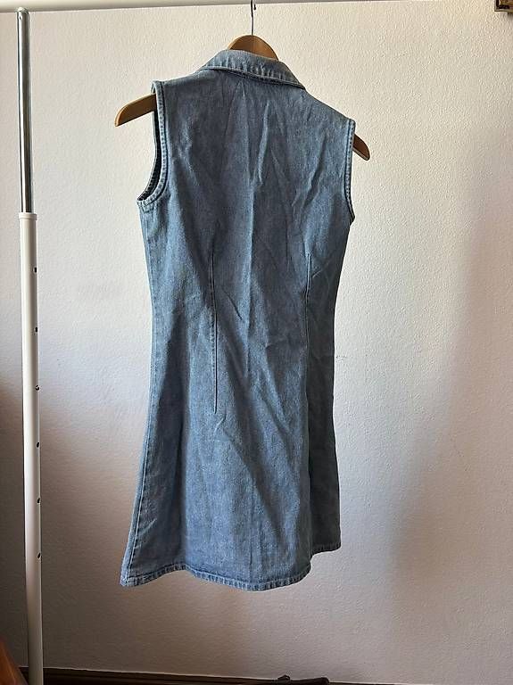 Kleider: Light blue denim dress with button-up front and pockets  – Gebraucht aus Birsfelden von Vic_toria 3