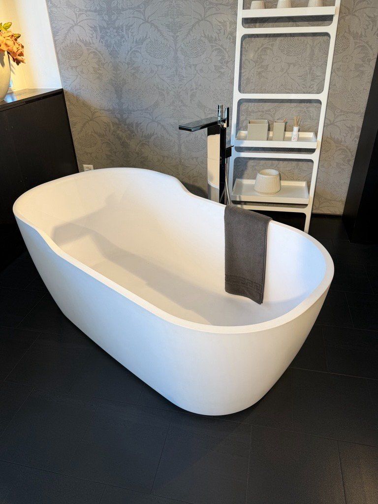 Vasche da bagno: Freistehende Badewanne – Nuovo (secondo la descrizione) da Gossau SG venduto da SHTAG