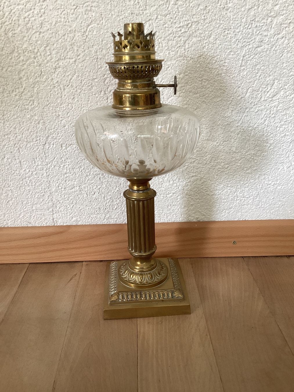 Toutes les décorations: Antike Oellampe Messing & Glas – D'occasion à Muttenz par bar_ws7n