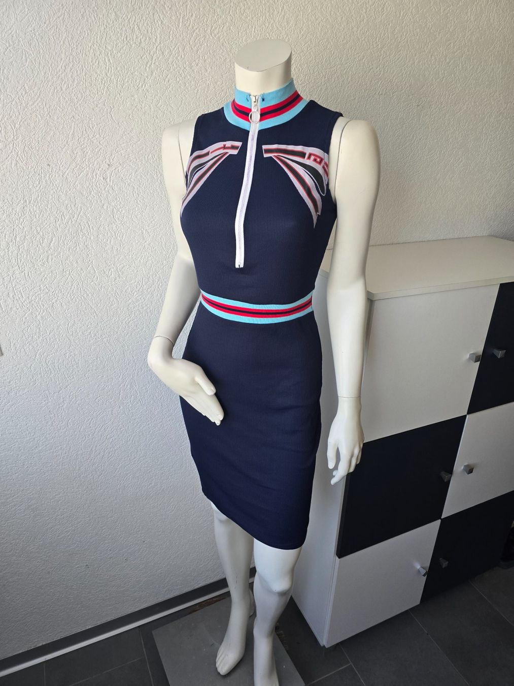 Robes: Robe taille S – Neuf (Voir description) à Les Verrières par kitel79 3