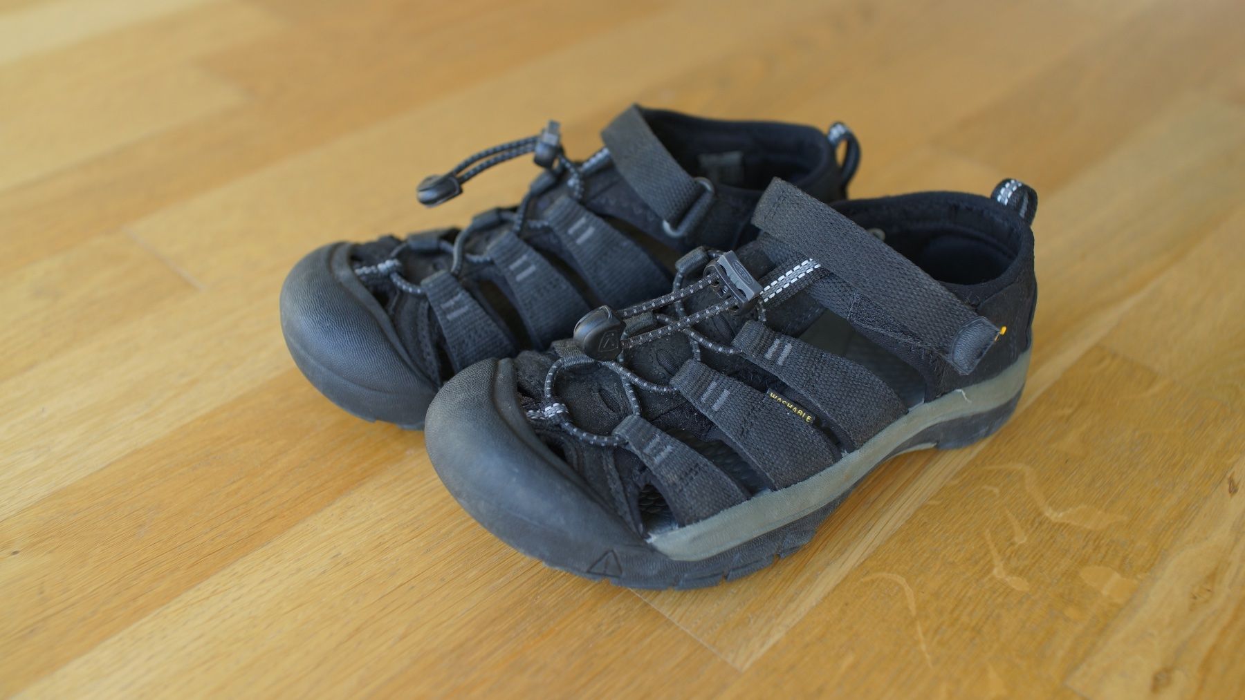 Scarpe per ragazzi: Keen Trekkingsandale Schwarz Gr. 34 – Usato da Biel/Bienne venduto da Cyp79 1