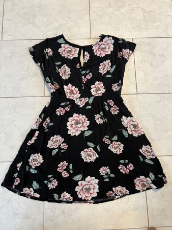 Sommerliches Blumenkleid, Grösse L, perfekt für den Sommer!