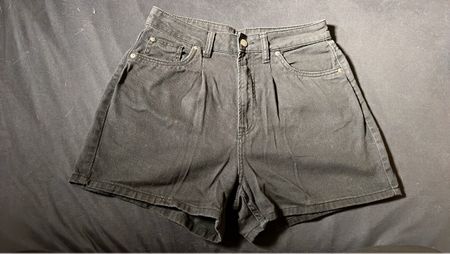 Schwarze High-Waist Shorts, Grösse 40 - Sommer Must-have