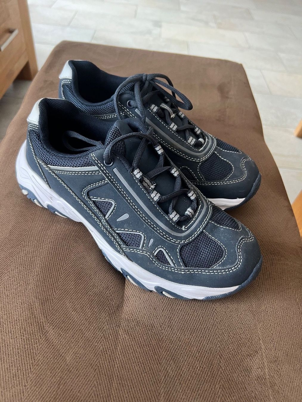 Scarpe per ragazzi: Turnschuhe neu!!Gr.40 – Usato da Seewen SO venduto da Muggi3