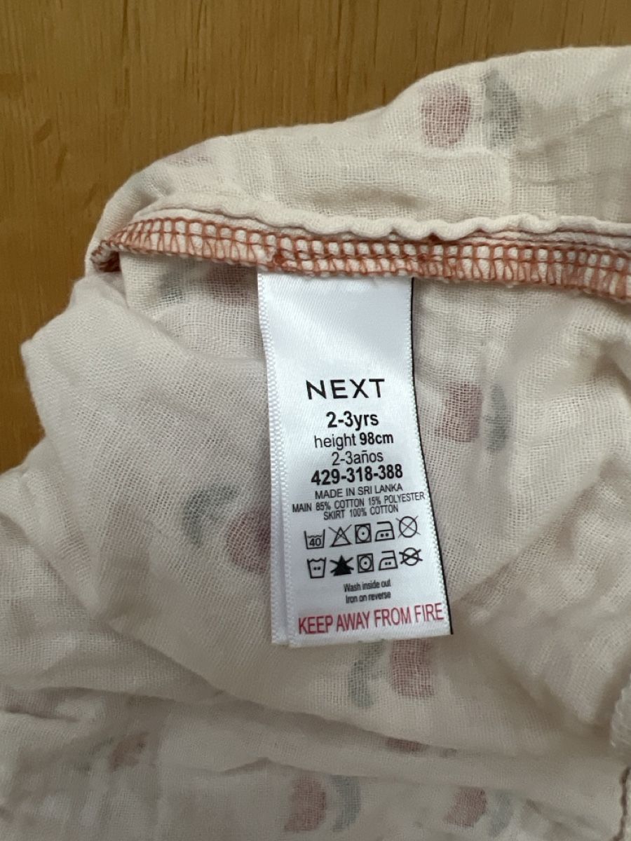 Next Pulls et sweat-shirts: NEXT Pullover mit Blumenprint Grösse 98/104 2-3 Jahre – D'occasion à Recherswil par ch0_y9gb 3
