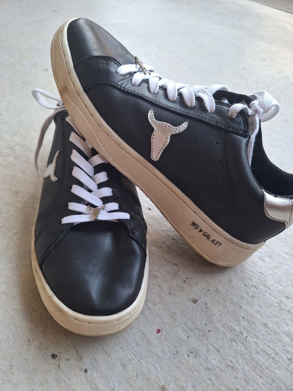 Chaussures femmes: Schwarze Windsor Smith Galaxy Sneaker, Grösse 7/38 – D'occasion à Horn par Maccheroni