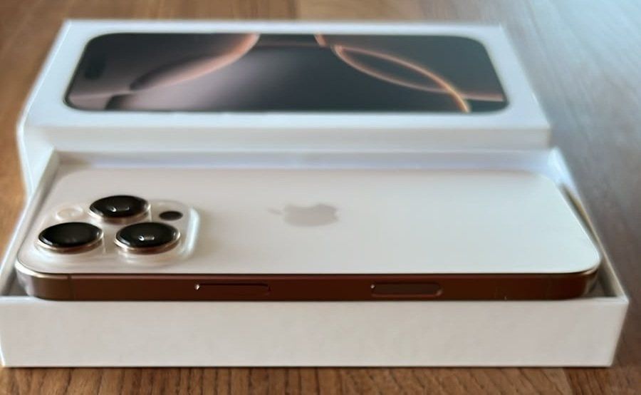 Apple Telefoni cellulari / Smartphones: iPhone 16 Pro 128 Go Titane Sable (boîte & câble) Comme neuf – Usato da Mies venduto da Naomita 2