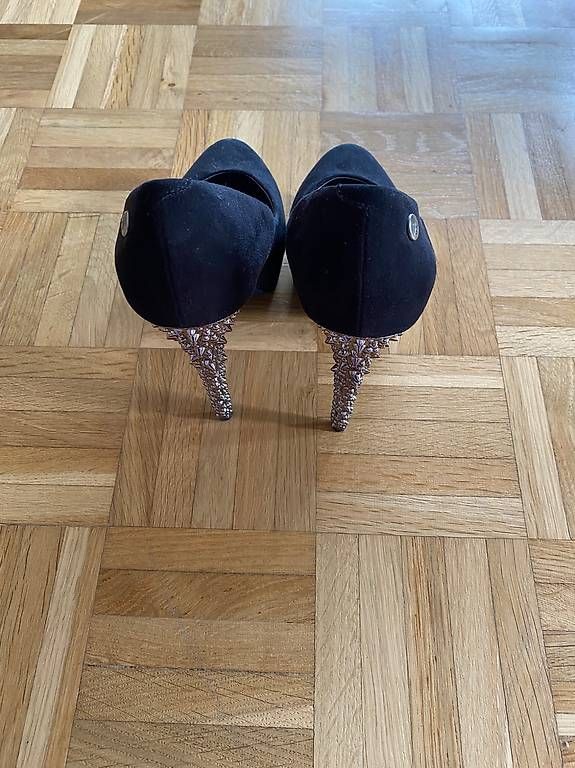 Scarpe da donna: Tacchi neri – Usato da Massagno venduto da lad_cv7t 1