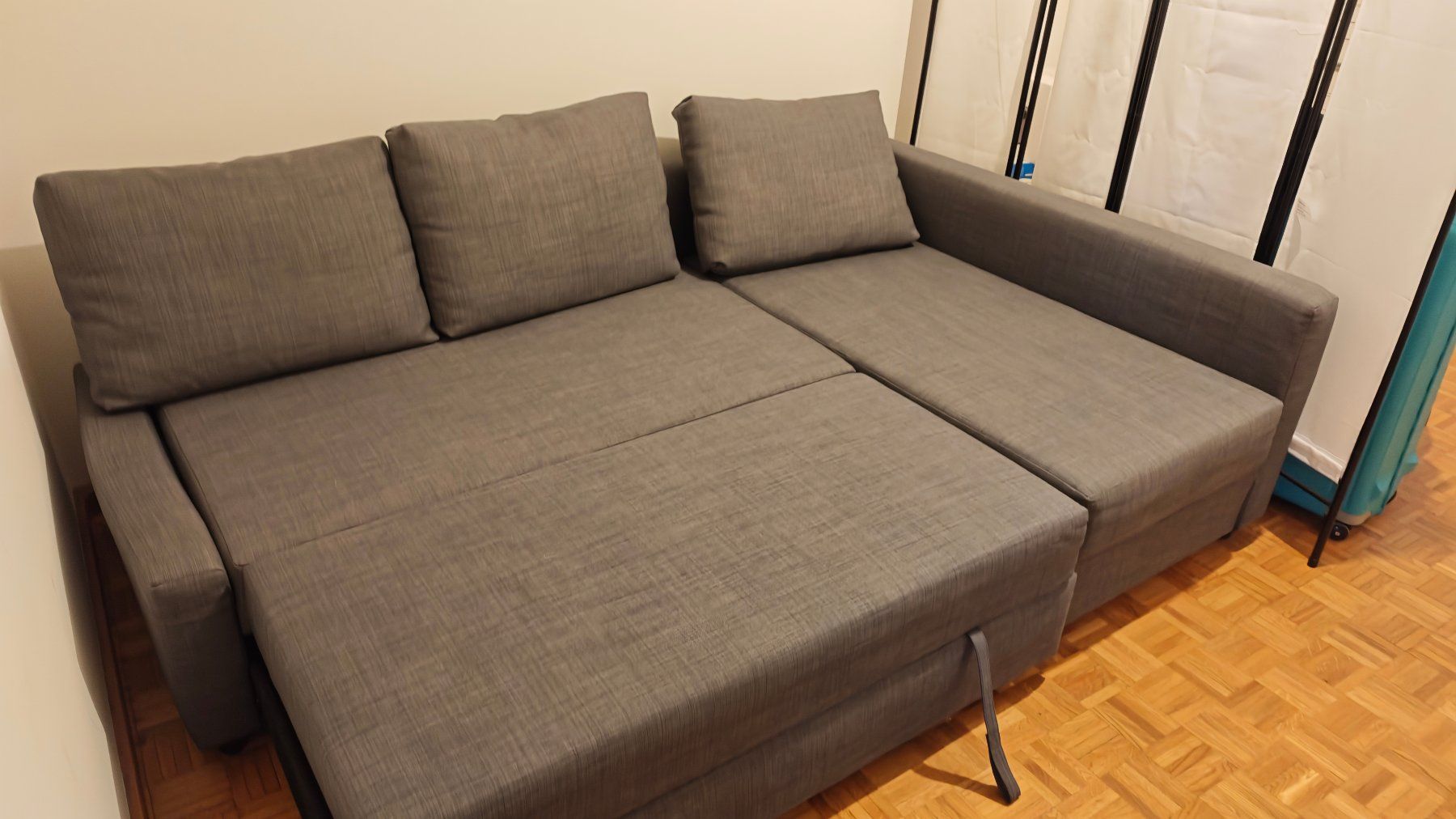 Ikea Sofas: FRIHETEN Sofa-Bed Canapé-lit – D'occasion à Genève par ugrasergun 2