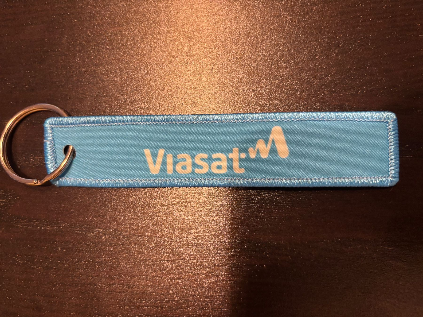 Porte-clés: Viasat INSTALL BEFORE FLIGHT – Neuf avec emballage d'origine à Reinach BL par joa_r9s8