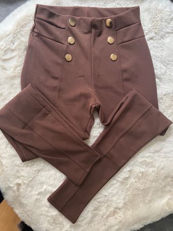 Stretch Jegging Stoffhose mit goldenen Knöpfen, Grösse 36/S