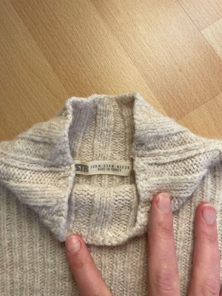 Maglioni & Felpe: Maglione beige invernale - coro – Usato da Airolo venduto da dan_qpp9 1