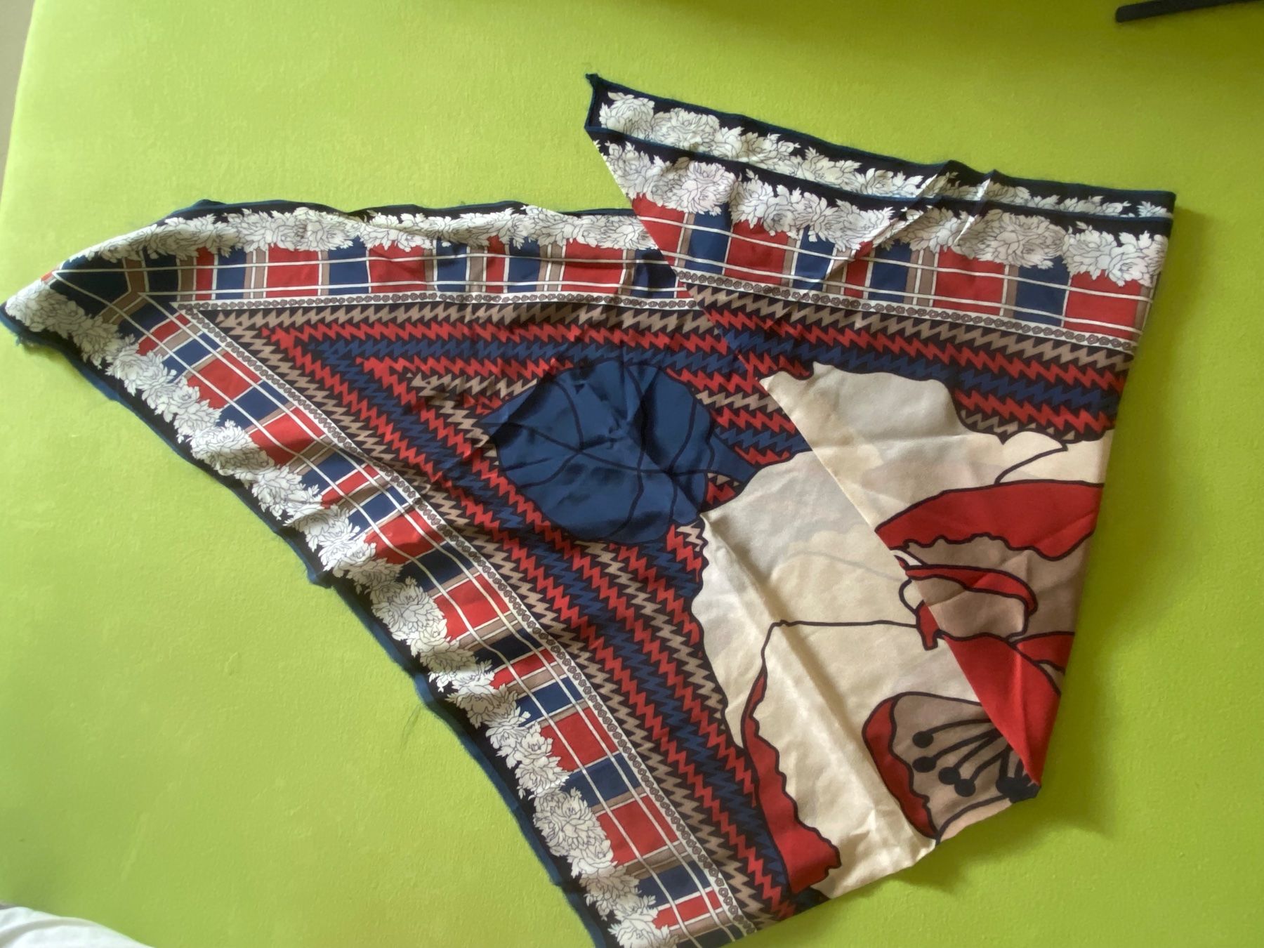 Lanvin Foulard & Sciarpe: Seidenfoulard 3 eckig – Usato da Russikon venduto da Honolulu-2019 5