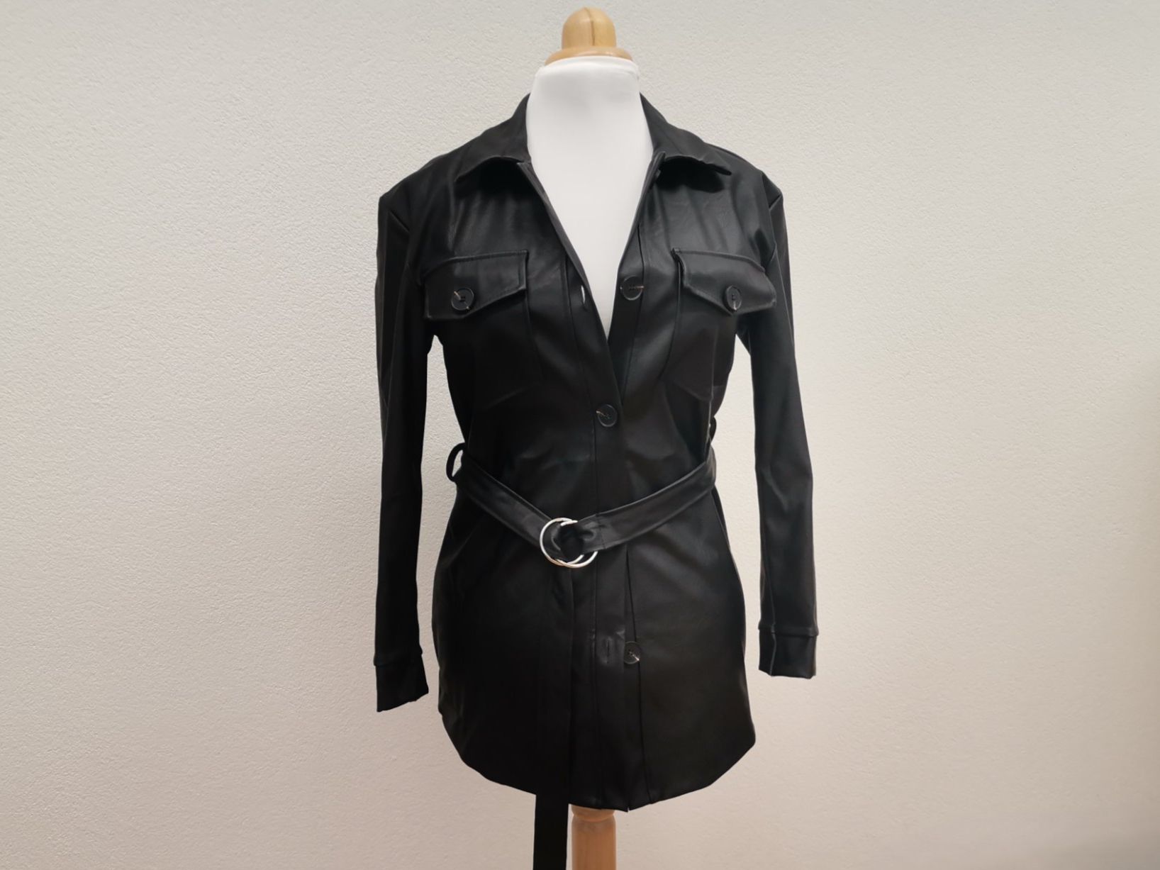 Giacche: TODAY Lederjacke Schwarz S mit Gürtel – Usato da Schaffhausen venduto da Restwert_SH