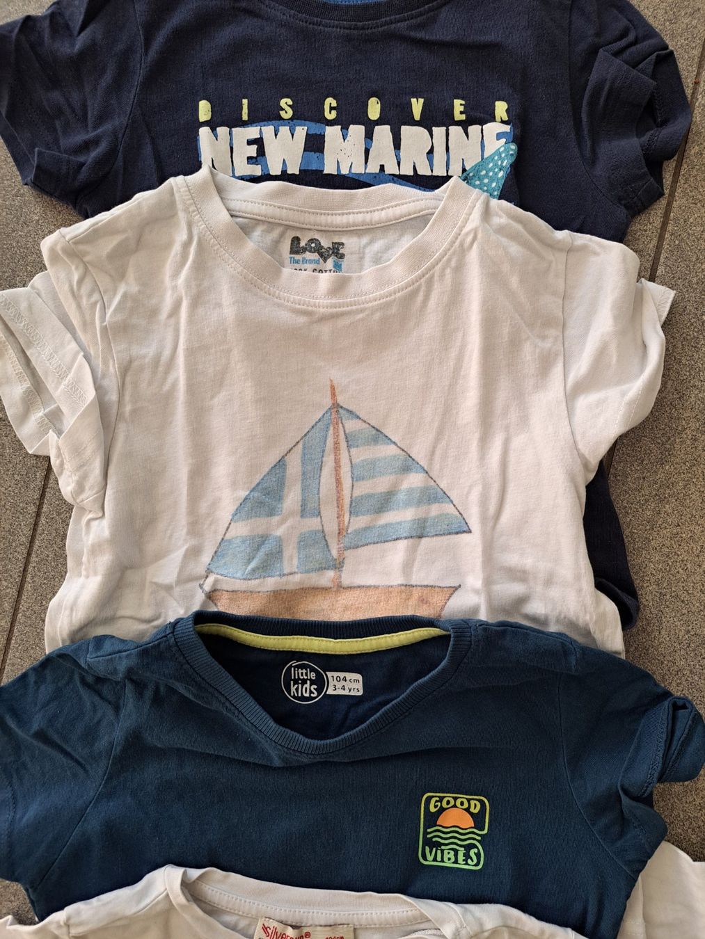 Kleiderpakete & -sets: Oberteile Junge T shirts Gr 104 – Gebraucht aus Bünzen von nagyagi111mail 2