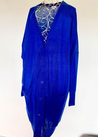 Coole Strickjacke in Königsblau, Grösse M, Top Zustand!