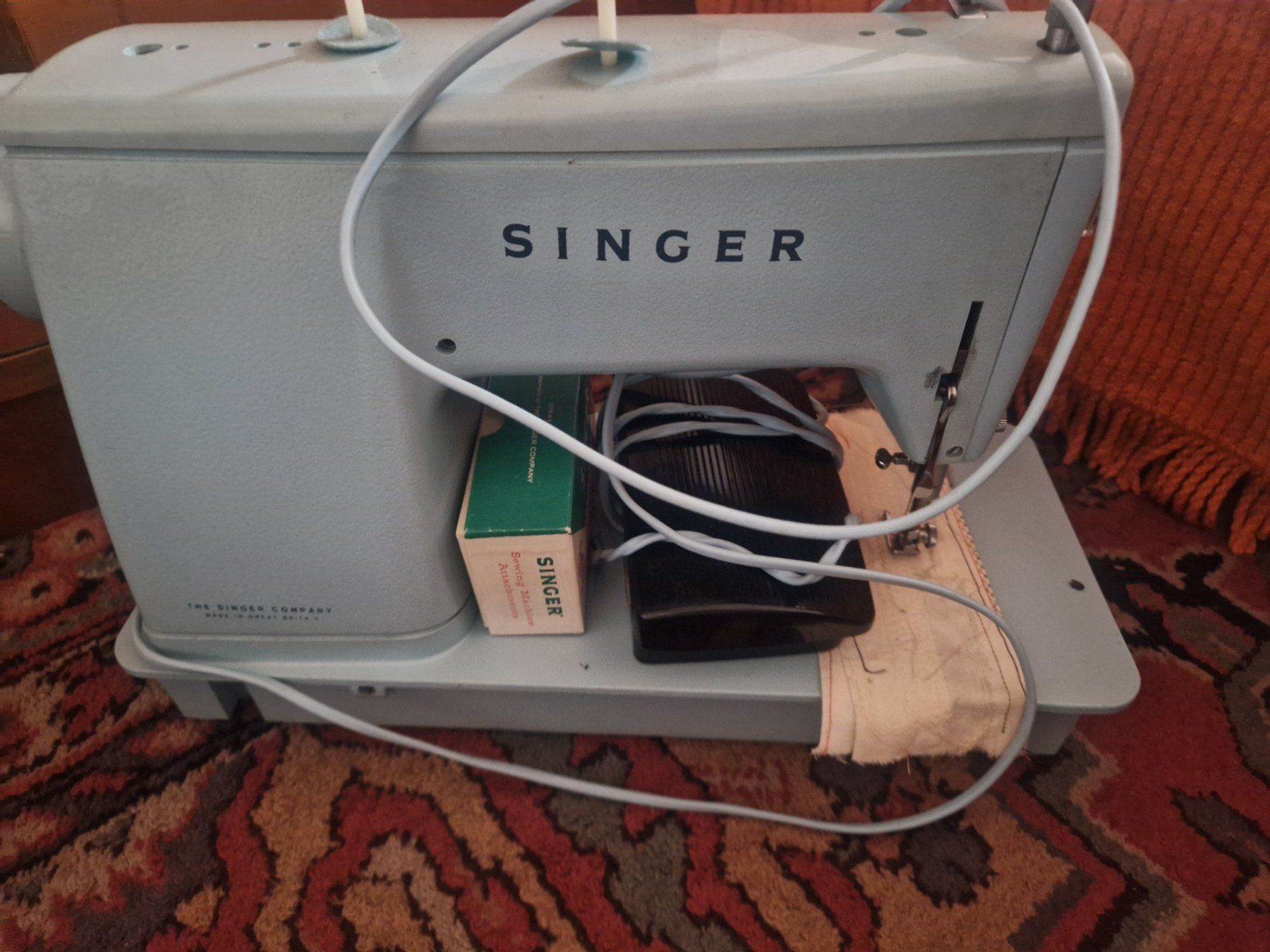 Singer Machines à coudre: Singer Nähmaschine mit Koffer – D'occasion à Lindau par Scuol2