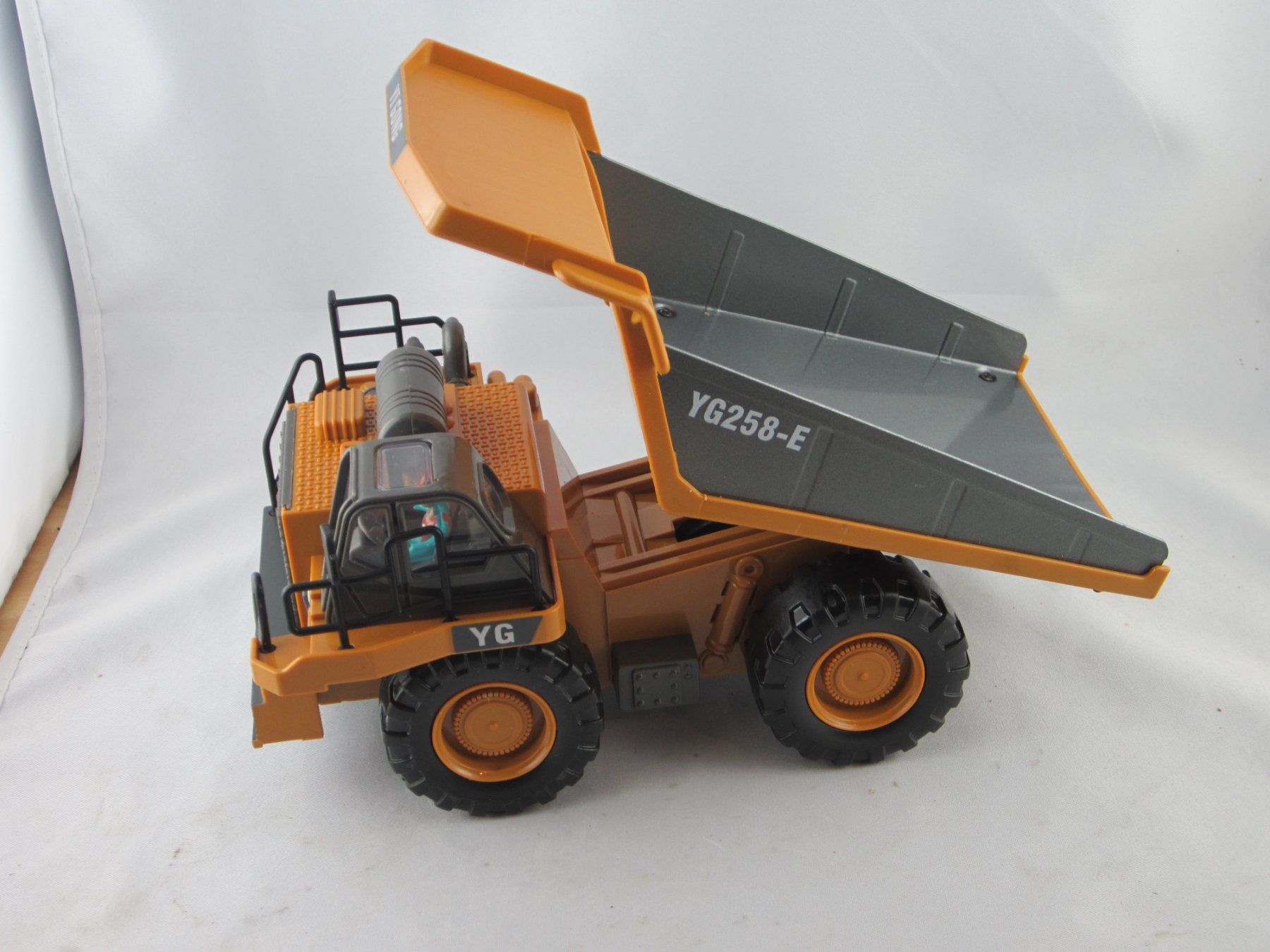 Kit di modellismo & Modellini statici: Camion benne RC – Nuovo e nell'imballaggio originale da Gland venduto da renomodel 2