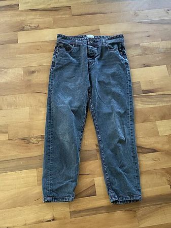 Anthrazitfarbene Jeans