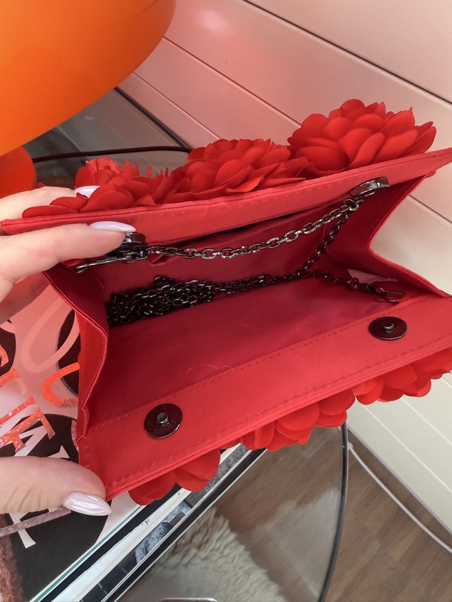 Borse da donna: Red Clutch Bag Fabric Flowers Chain – Usato da zug venduto da Inaar 4
