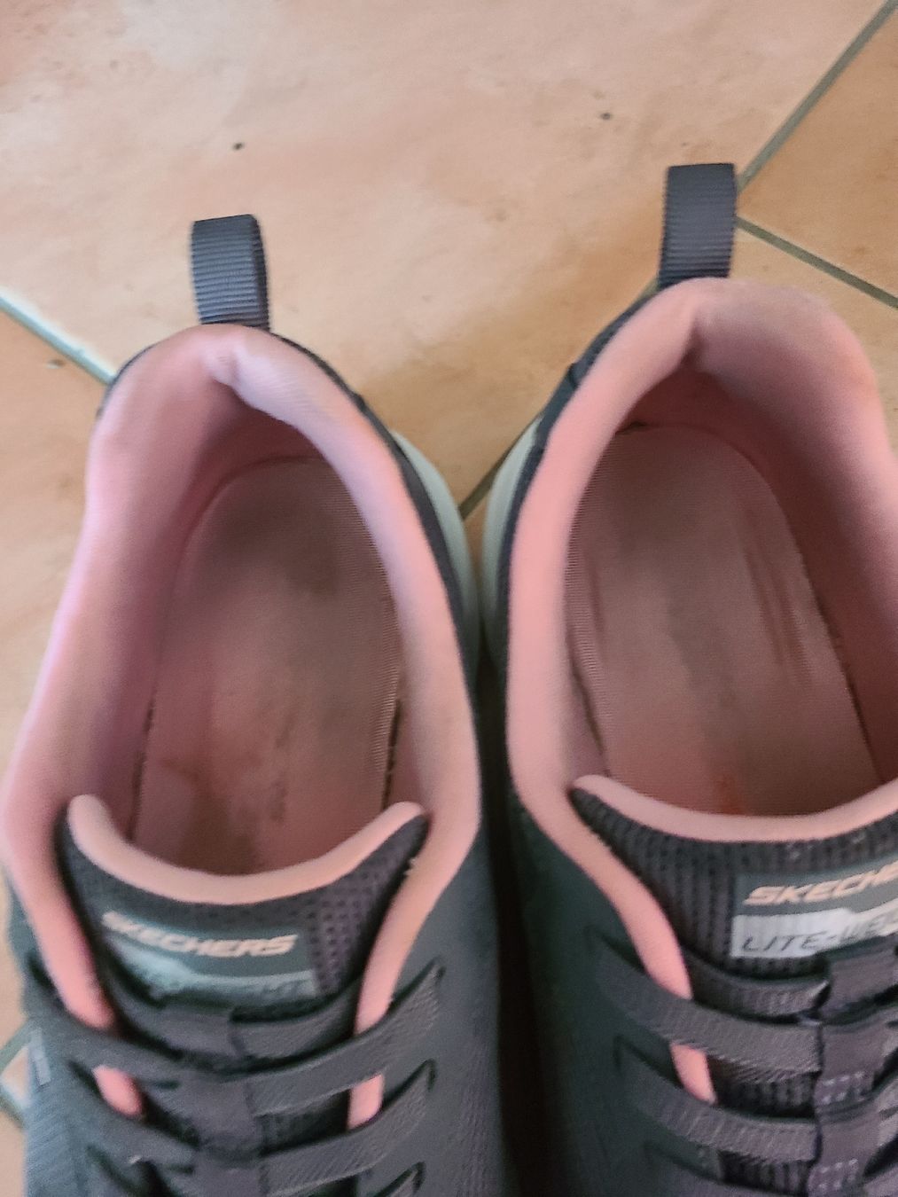 Skechers Scarpe da donna: Bequeme Damen Slechers Schuhe, gr 41 – Usato da Zihlschlacht venduto da Sun25 3