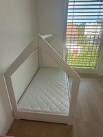 Kinderbett in Haus-Design (inklusive Matratze)