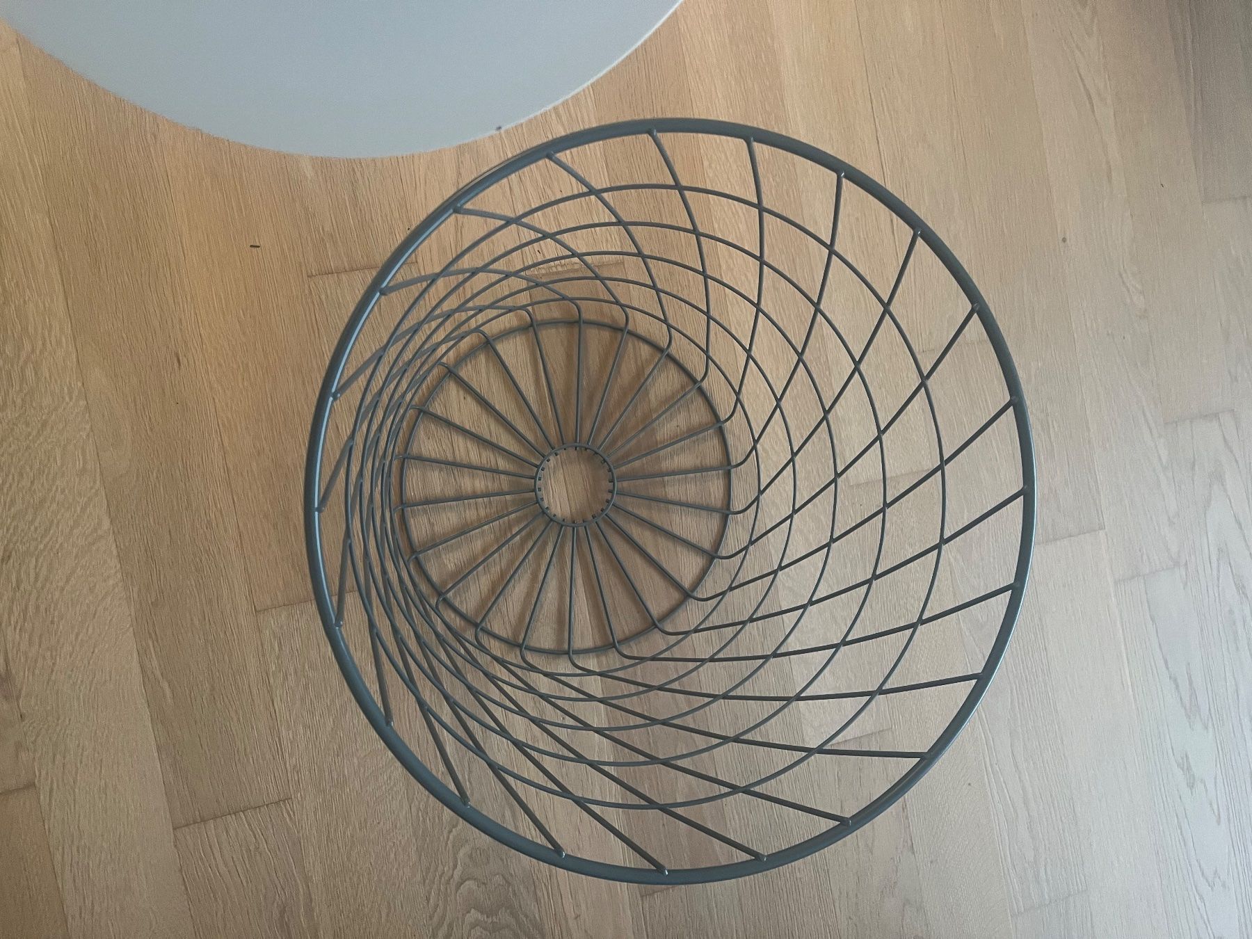 Ikea Tavoli: Beistelltisch mit Holzdeckel – Nuovo (secondo la descrizione) da St. Gallen venduto da jhaene 2
