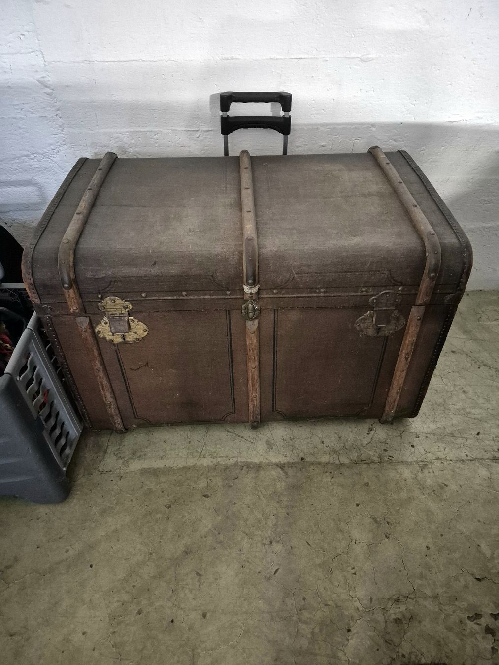 Reisekoffer: Antiker Reisekoffer Truhe – Gebraucht aus Bern von san_kcw5
