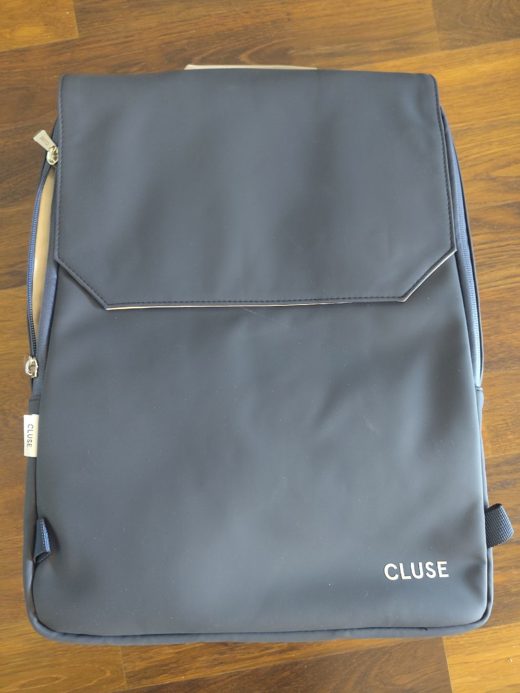 Zaini: Convertible Cluse Rucksack mit Laptopfach – Nuovo (secondo la descrizione) da Sursee venduto da Samuel033