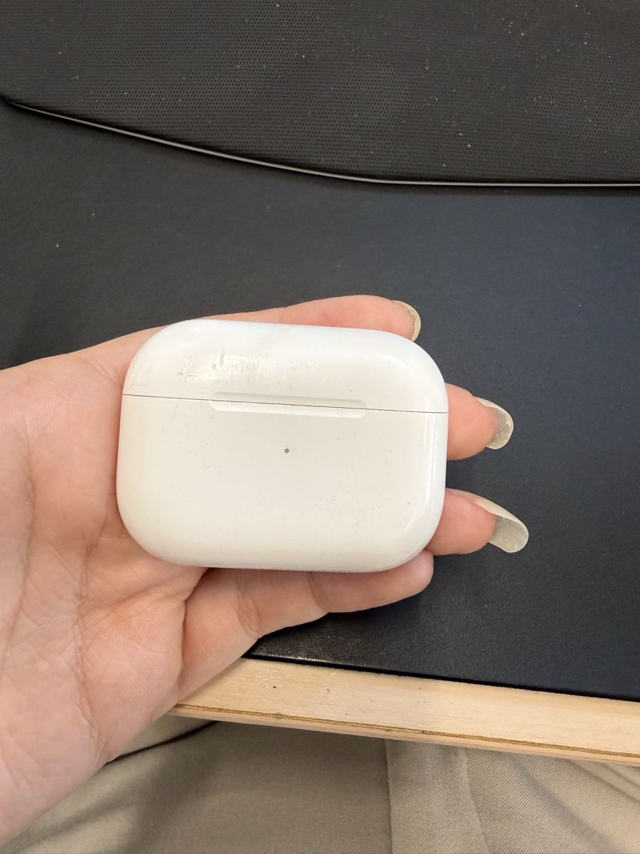 Apple Casques audio: Apple AirPods Pro 2 Ladecase  – D'occasion à Hüttwilen par sar_8gj7