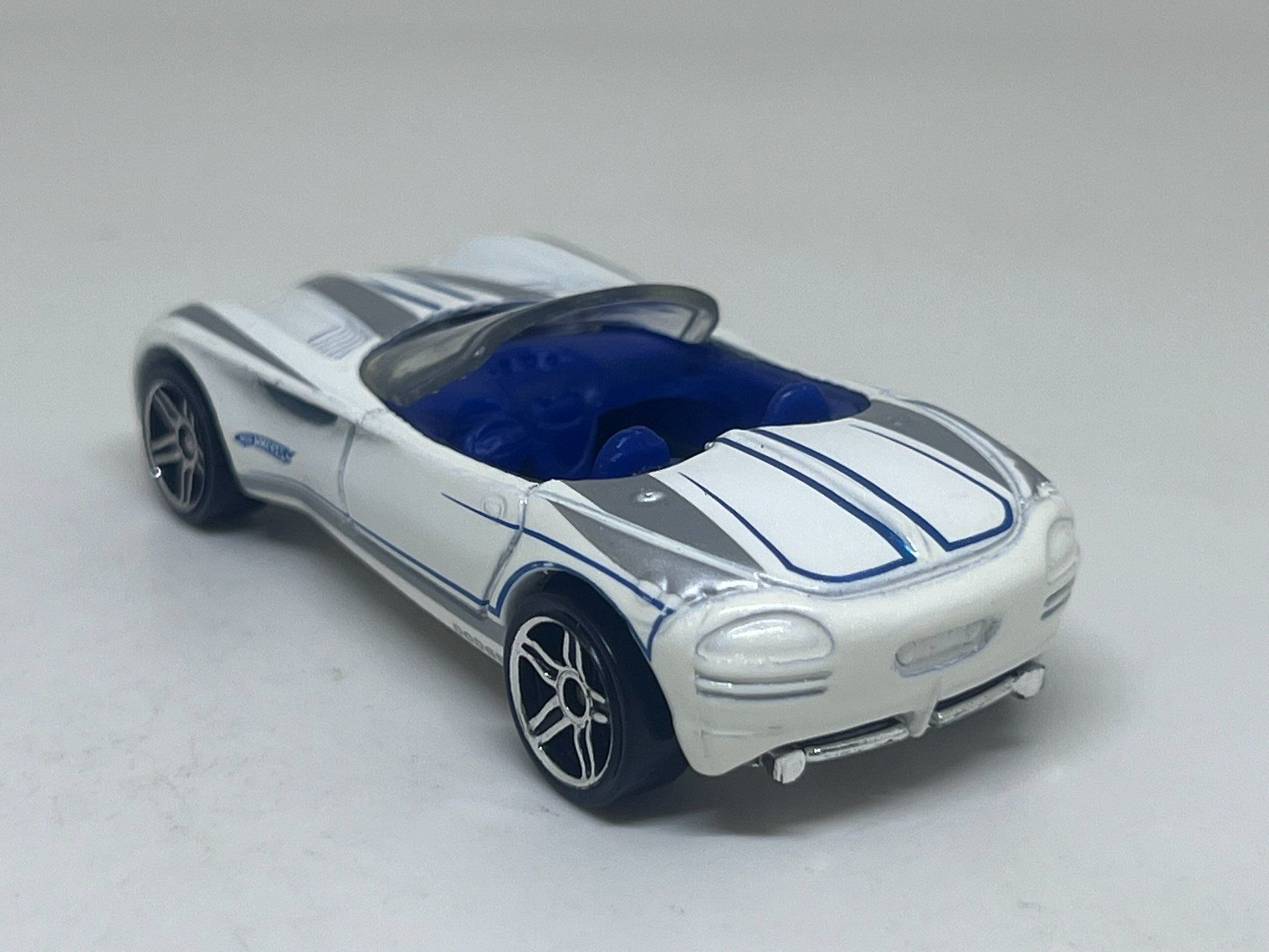 Hot Wheels Modellini d'auto: Hot Wheels Dodge Concept Car #622 – Usato da Wildegg venduto da LaaBoutique 2